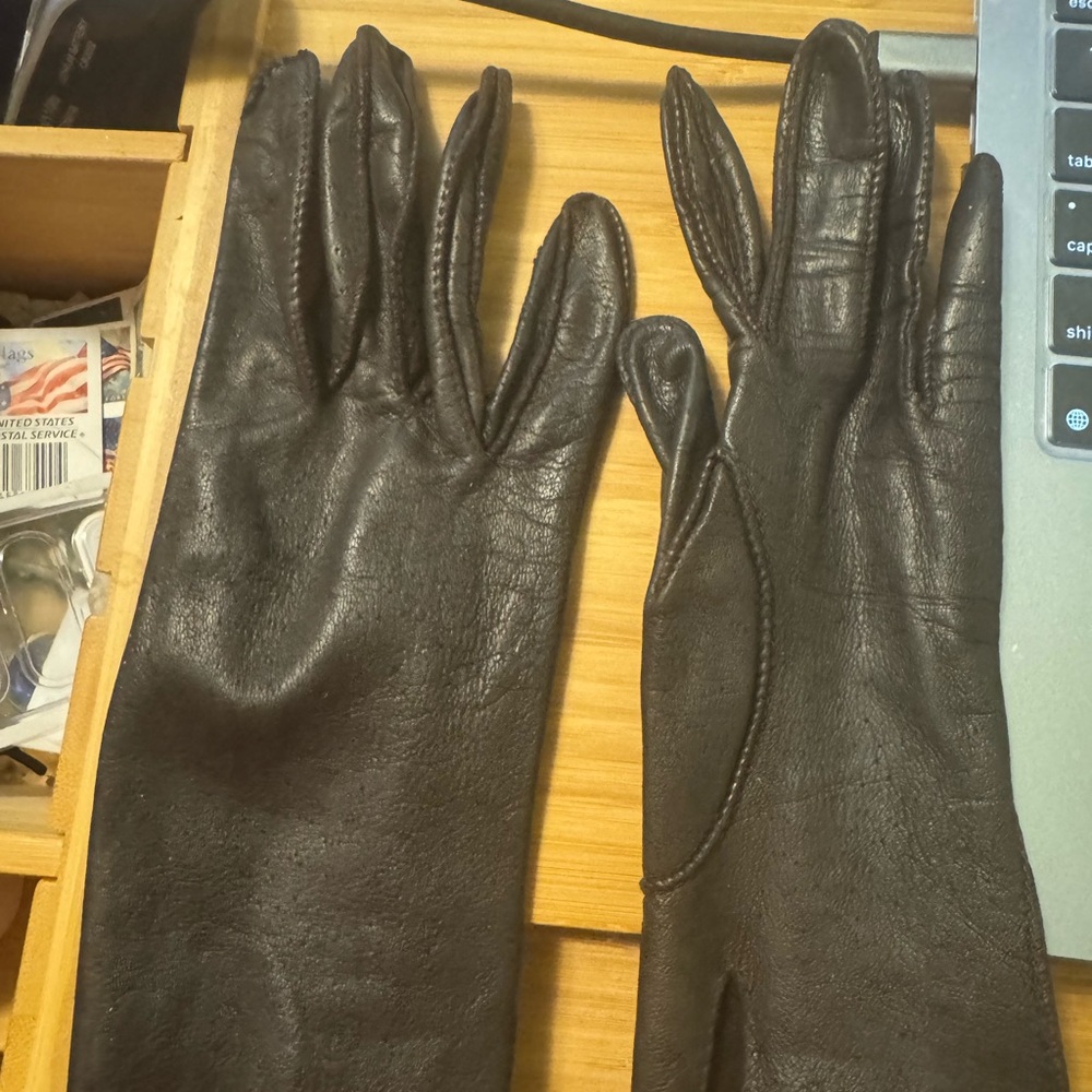 Elegant Black Leather Gloves